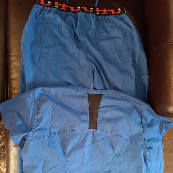 Women's medium scrubs 4 pair - Picture 2 of 8